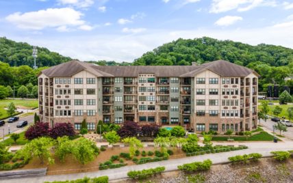 445 W Blount Ave - Photo 1